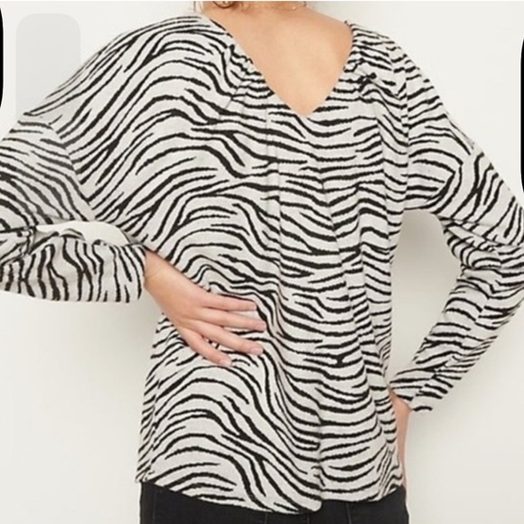 Maeve Anthropologie Top Women’s Sz M Zebra Animal Print V Neck Soft Knit Sexy - Picture 3 of 12